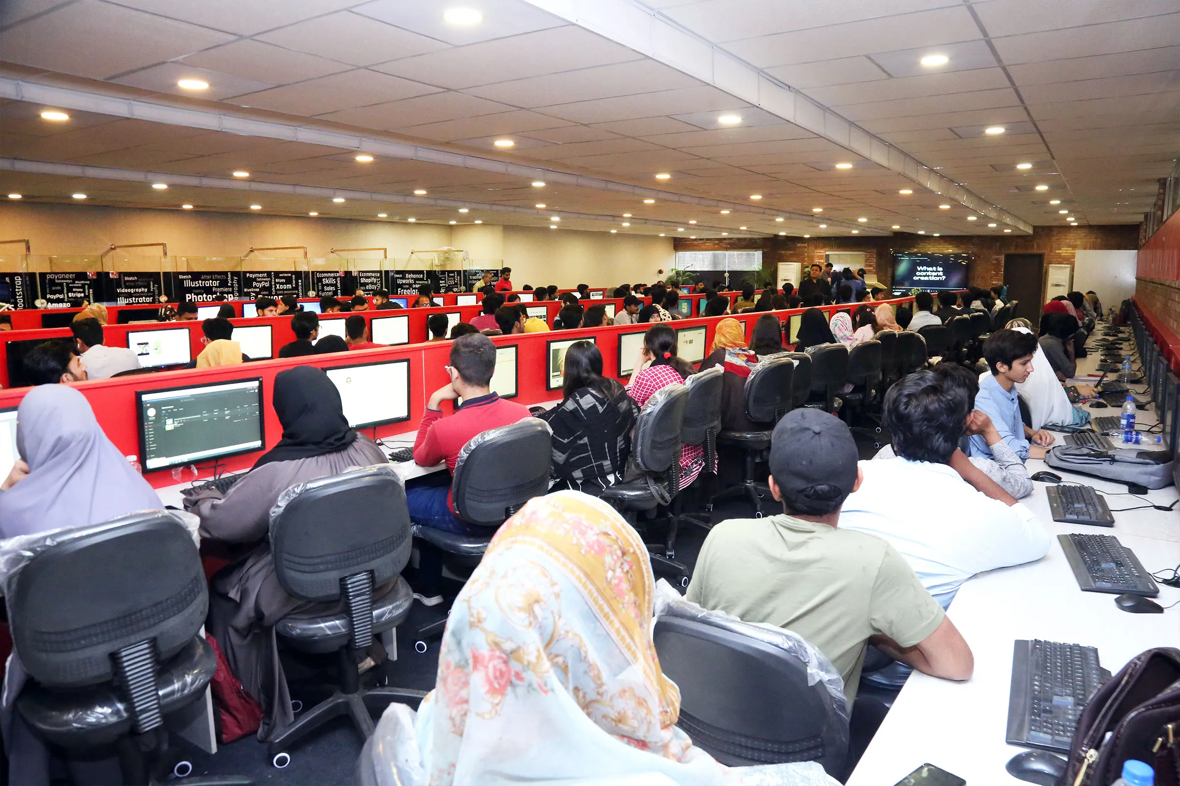 Specialized Laboratories and Creative Studios Campus Facilities
best university facilities